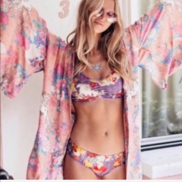 KJANSY Tops - 5 ⭐️ BESTSELLER Horse Kimono